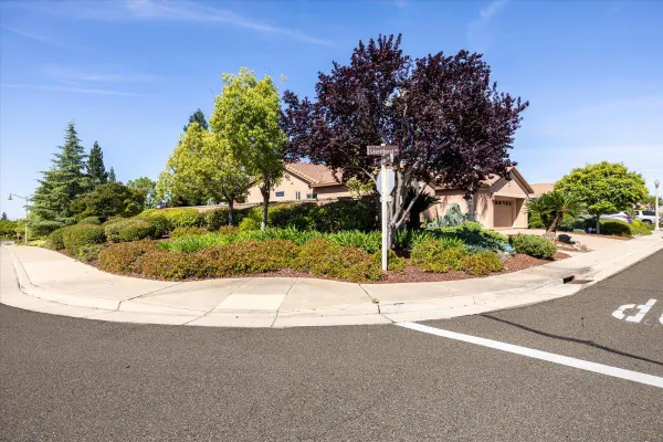 Property Slideshow image 3 of 35 | 2020 laurelhurst ln, Lincoln, CA, 95648