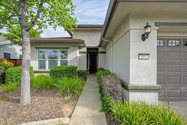 Property Slideshow image 3 of 46 | 2032 brixham dr, Roseville, CA, 95747