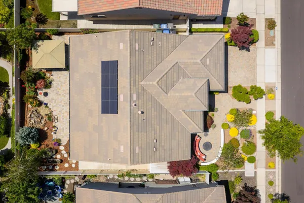 Property Slideshow image 2 of 49 | 1552 cloverleaf, Manteca, CA, 95336