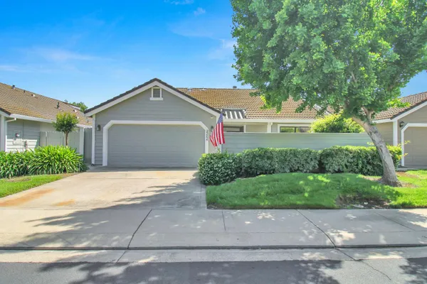 Property Slideshow image 2 of 31 | 2204 camborne dr, Modesto, CA, 95356