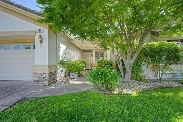 Property Slideshow image 2 of 35 | 423 poppyfield ct, Lincoln, CA, 95648