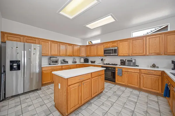 Property Slideshow image 3 of 35 | 423 poppyfield ct, Lincoln, CA, 95648