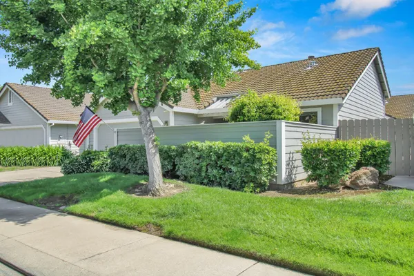 Property Slideshow image 3 of 31 | 2204 camborne dr, Modesto, CA, 95356