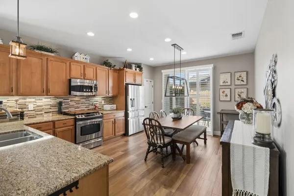 Property Slideshow image 2 of 67 | 7809 barnsley way, Elk Grove, CA, 95757