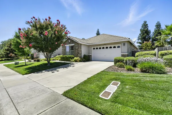 Property Slideshow image 2 of 44 | 2010 ranch bluff way, El Dorado Hills, CA, 95762