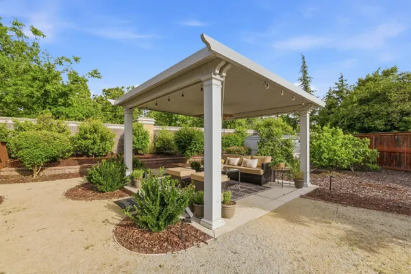 Property Slideshow image 3 of 40 | 2104 appersett loop, Roseville, CA, 95747