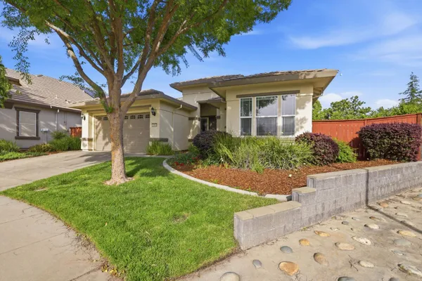Property Slideshow image 2 of 42 | 2104 appersett loop, Roseville, CA, 95747