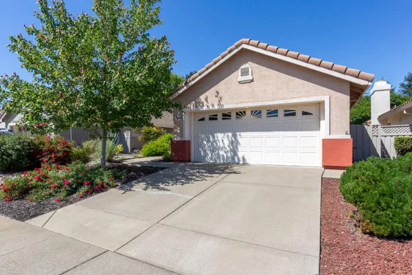 Property Slideshow image 2 of 54 | 5329 angelrock loop, Roseville, CA, 95747