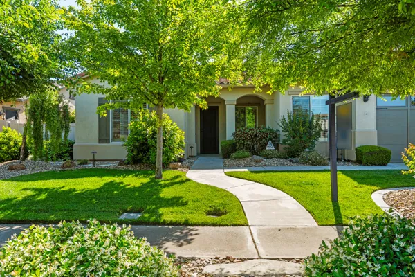 Property Slideshow image 3 of 47 | 2472 ashbridge ln, Manteca, CA, 95336