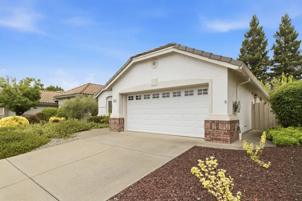 Property Slideshow image 3 of 37 | 5617 red willow ln, Roseville, CA, 95747