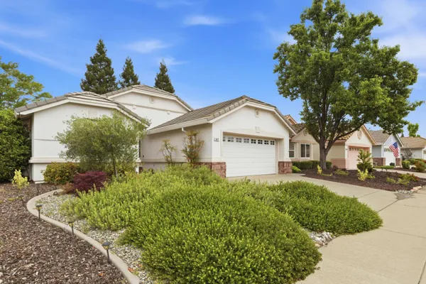 Property Slideshow image 2 of 37 | 5617 red willow ln, Roseville, CA, 95747
