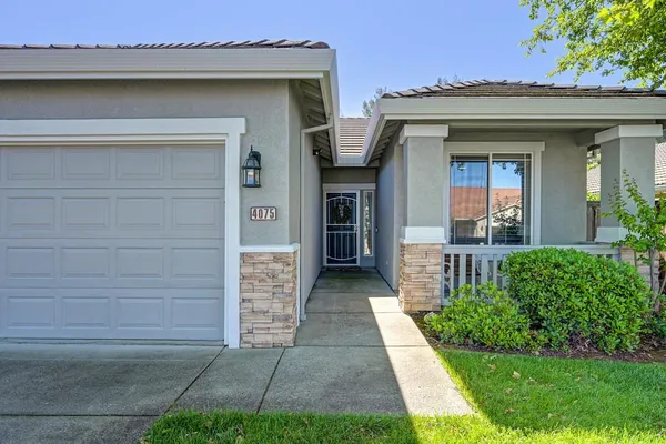 Property Slideshow image 2 of 39 | 4075 coldwater dr, Rocklin, CA, 95765