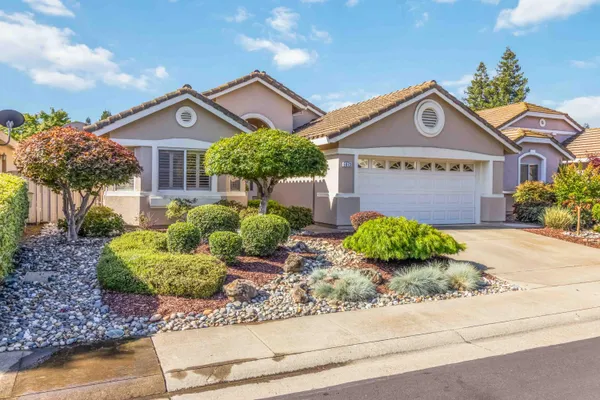 Property Slideshow image 2 of 37 | 5073 whiteclover ln, Roseville, CA, 95747