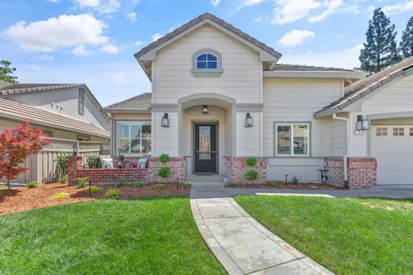 Property Slideshow image 3 of 53 | 7028 windchime way, Roseville, CA, 95747