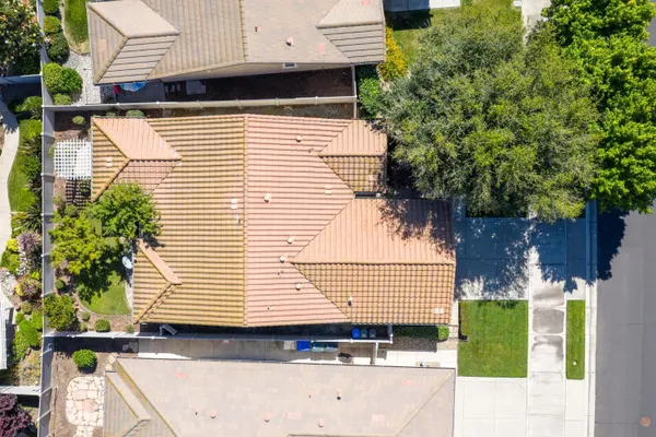 Property Slideshow image 2 of 65 | 2314 shadow berry dr, Manteca, CA, 95336