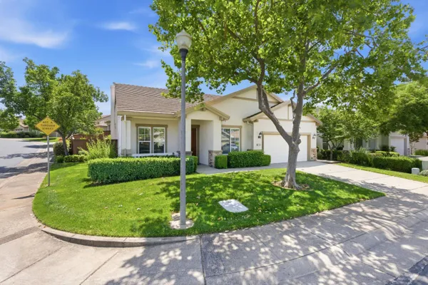 Property Slideshow image 2 of 43 | 2821 springfield dr, Rocklin, CA, 95765