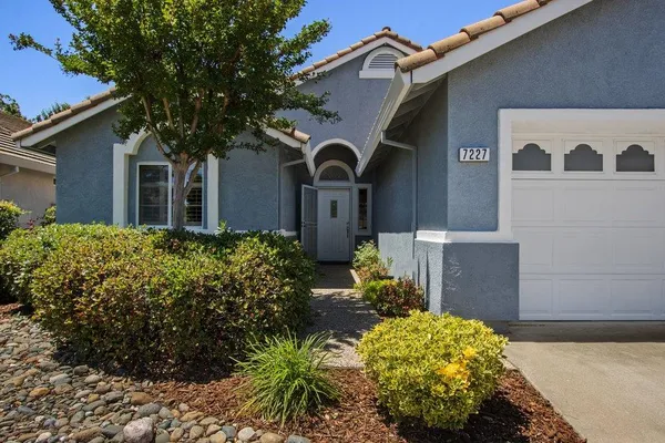 Property Slideshow image 2 of 41 | 7227 timberrose way, Roseville, CA, 95747