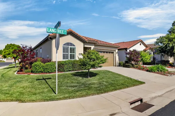 Property Slideshow image 2 of 57 | 2151 langtree dr, Roseville, CA, 95747