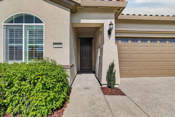 Property Slideshow image 3 of 57 | 2151 langtree dr, Roseville, CA, 95747