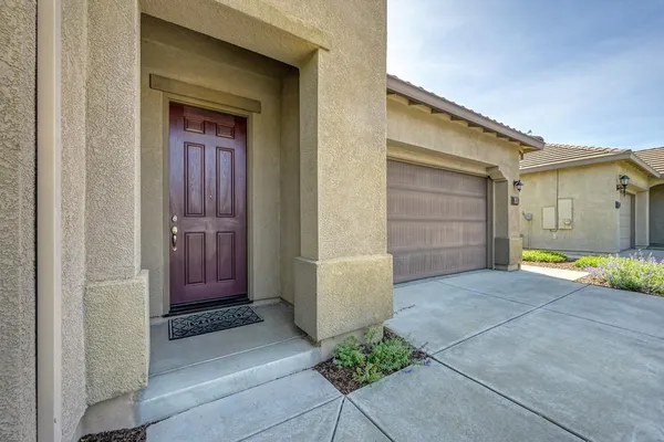 Property Slideshow image 3 of 49 | 4362 libyan sea ln, Sacramento, CA, 95834