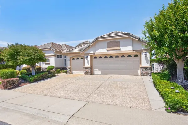 Property Slideshow image 3 of 79 | 7817 rosestone ln, Roseville, CA, 95747