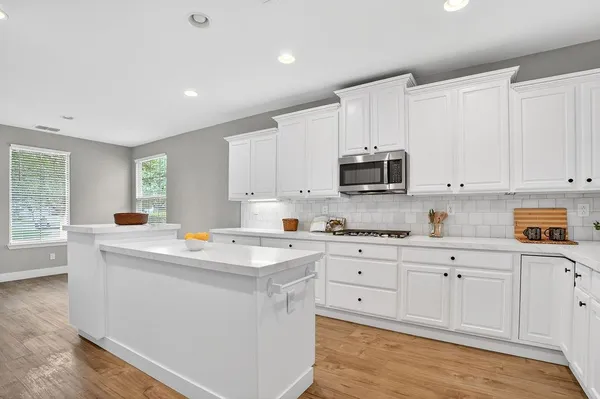 Property Slideshow image 3 of 37 | 130 montilla cir, Sacramento, CA, 95835