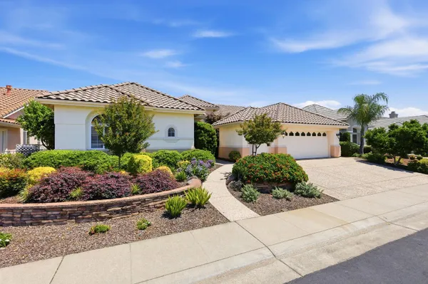 Property Slideshow image 2 of 37 | 6368 rose garden ln, Roseville, CA, 95747