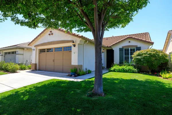 Property Slideshow image 2 of 37 | 1454 carriage house st, Manteca, CA, 95336