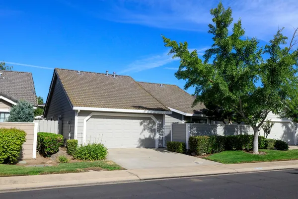 Property Slideshow image 2 of 44 | 3609 thomas more way, Modesto, CA, 95356