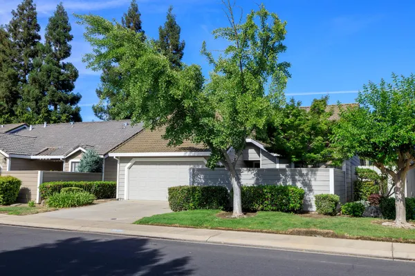 Property Slideshow image 3 of 44 | 3609 thomas more way, Modesto, CA, 95356