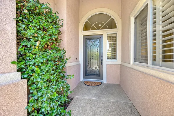 Property Slideshow image 2 of 44 | 5132 redbud grove ln, Roseville, CA, 95747