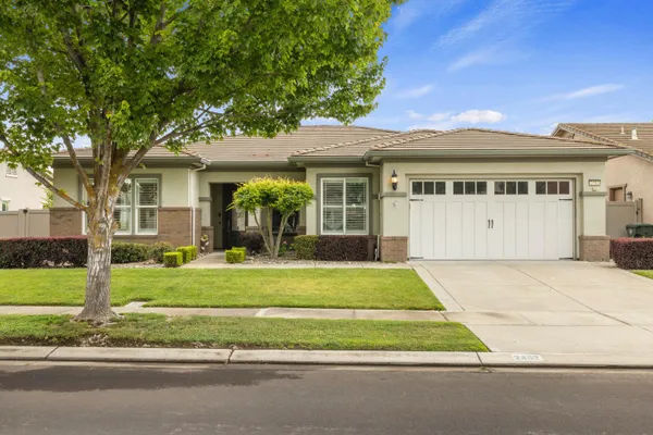 Property Slideshow image 2 of 48 | 2452 belle glade ln, Manteca, CA, 95336