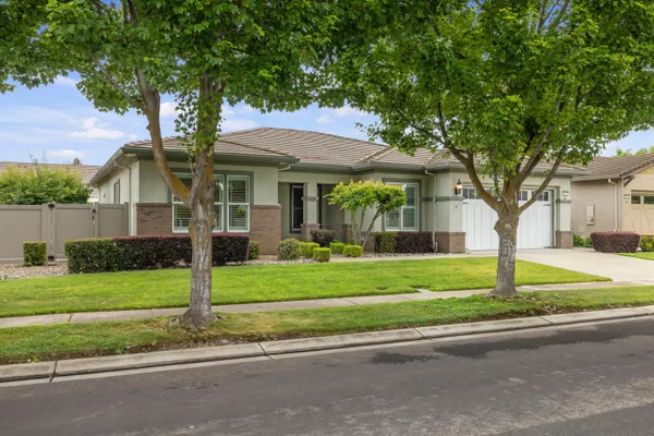 Property Slideshow image 3 of 48 | 2452 belle glade ln, Manteca, CA, 95336