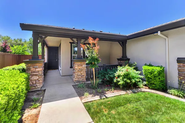 Property Slideshow image 2 of 59 | 7424 foxburgh ct, Elk Grove, CA, 95757