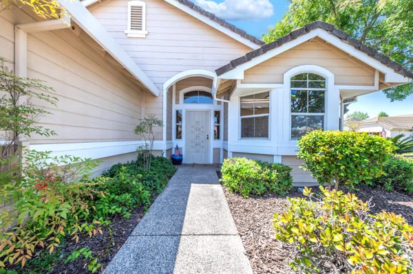 Property Slideshow image 2 of 23 | 300 whiterose ct, Roseville, CA, 95747