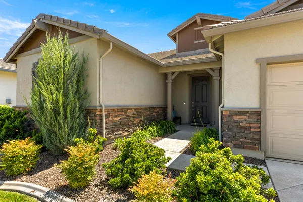 Property Slideshow image 3 of 69 | 1051 carson river dr, Lincoln, CA, 95648