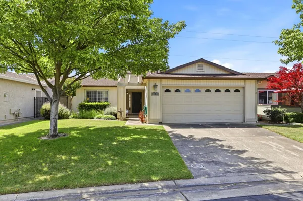 Property Slideshow image 2 of 41 | 7526 sunfaire ln, Sacramento, CA, 95828