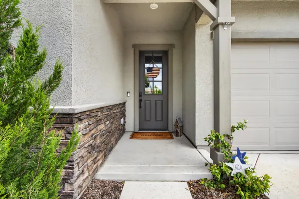 Property Slideshow image 3 of 59 | 1649 donner ln, Lincoln, CA, 95648