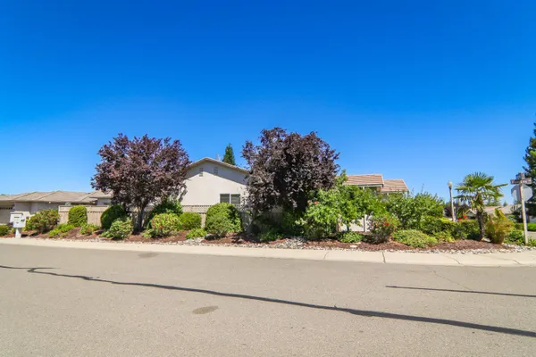 Property Slideshow image 3 of 43 | 398 marigold ln, Lincoln, CA, 95648