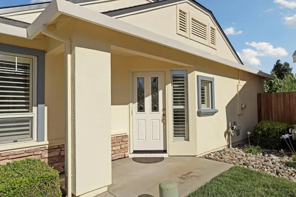 Property Slideshow image 2 of 43 | 748 young ct, Galt, CA, 95632