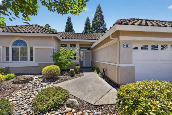 Property Slideshow image 3 of 40 | 4597 coach lamp ln, Roseville, CA, 95747