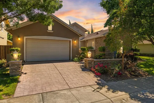 Property Slideshow image 2 of 80 | 5962 country manor pl, Sacramento, CA, 95835