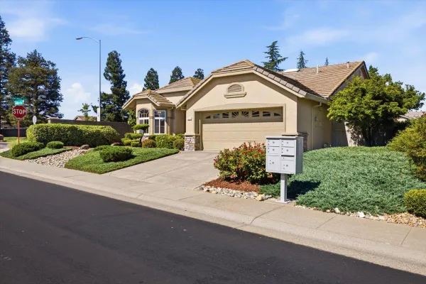 Property Slideshow image 2 of 34 | 7001 timberrose way, Roseville, CA, 95747