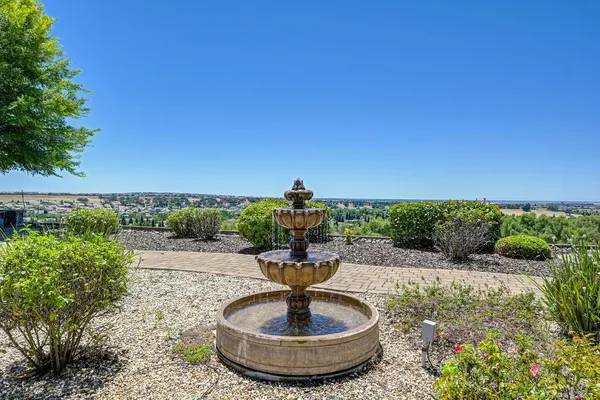 Property Slideshow image 2 of 39 | 2229 longspur loop, Lincoln, CA, 95648