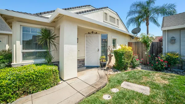 Property Slideshow image 2 of 34 | 596 village dr, Galt, CA, 95632