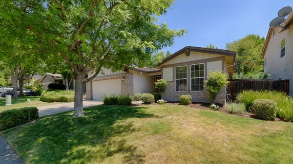 Property Slideshow image 2 of 32 | 2921 fox hill dr, Rocklin, CA, 95765