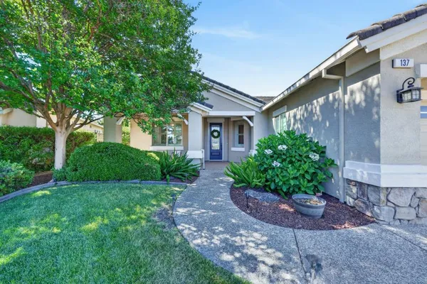 Property Slideshow image 3 of 49 | 137 lakefield ct, Lincoln, CA, 95648