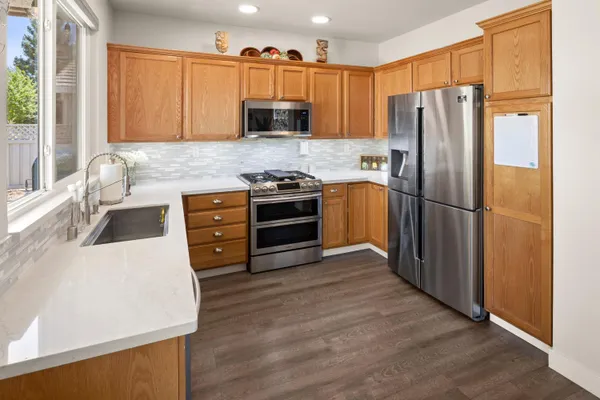 Property Slideshow image 3 of 19 | 7469 apple hollow loop, Roseville, CA, 95747