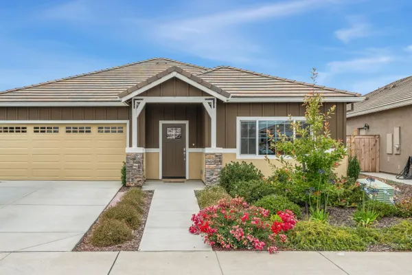 Property Slideshow image 3 of 39 | 912 hogan rd, Galt, CA, 95632