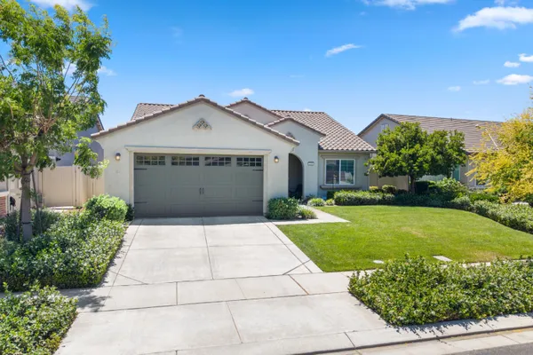 Property Slideshow image 3 of 32 | 1384 arbor brook dr, Manteca, CA, 95336